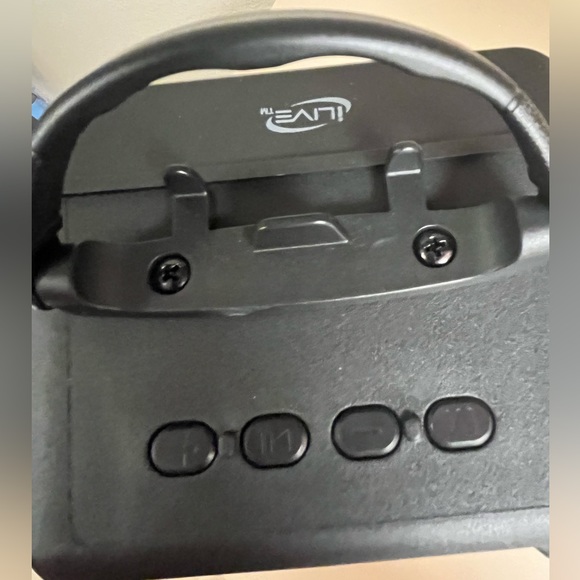 New iLive Tailgate Bluetooth Speaker with microphone included - Picture 6 of 6
